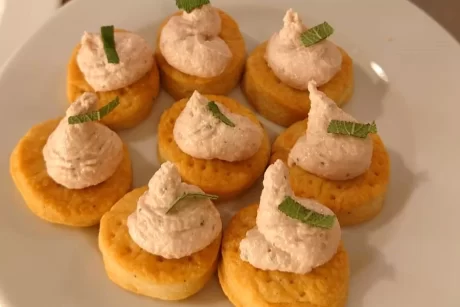 Barchette di mousse di mortadella