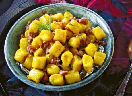 Gnocchetti di zucca con salsiccia e aceto tradizionale di Modena