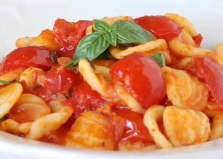 Orecchiette con pomodorini e tofu piccantino