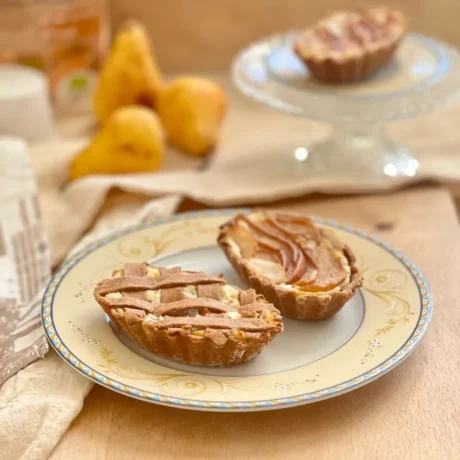 Crostatine con ricotta e marmellata di pere